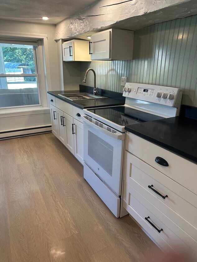 Kitchen - 940 Centerville Rd