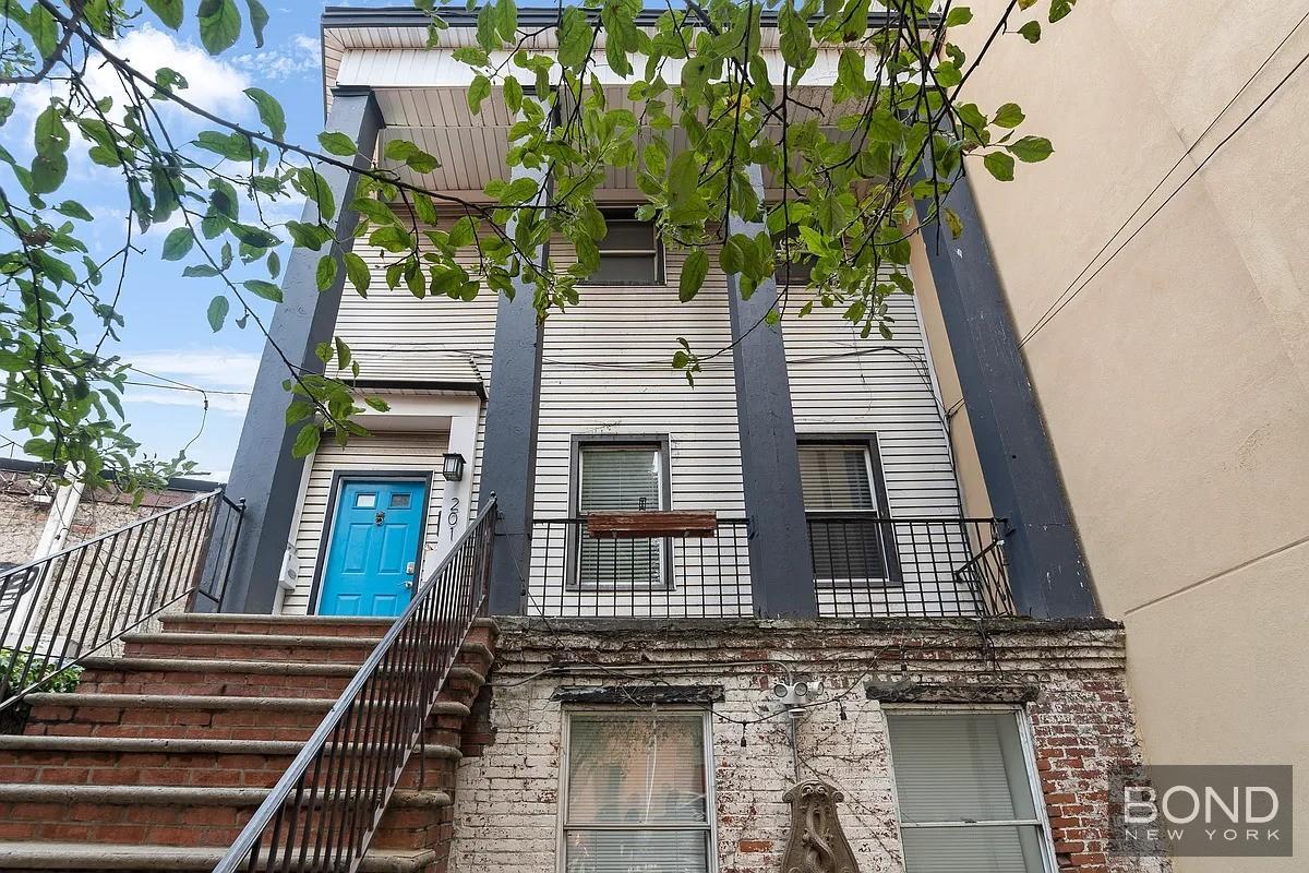 Primary Photo - Richardson Street