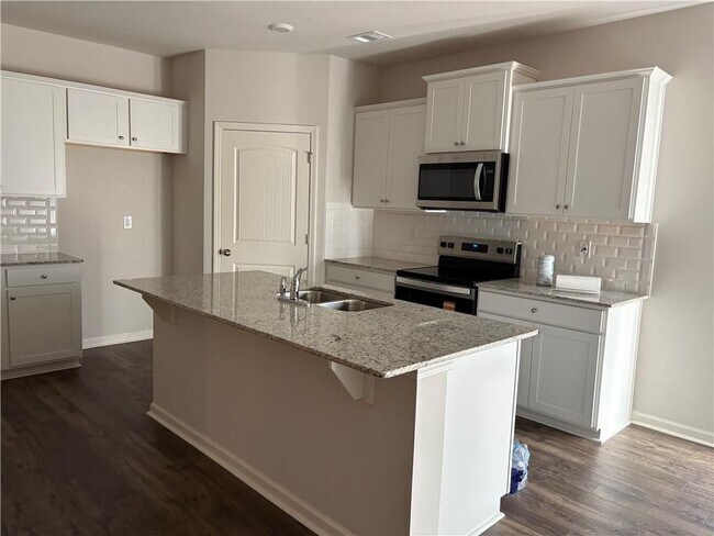 Building Photo - 30 Rustin Rdg