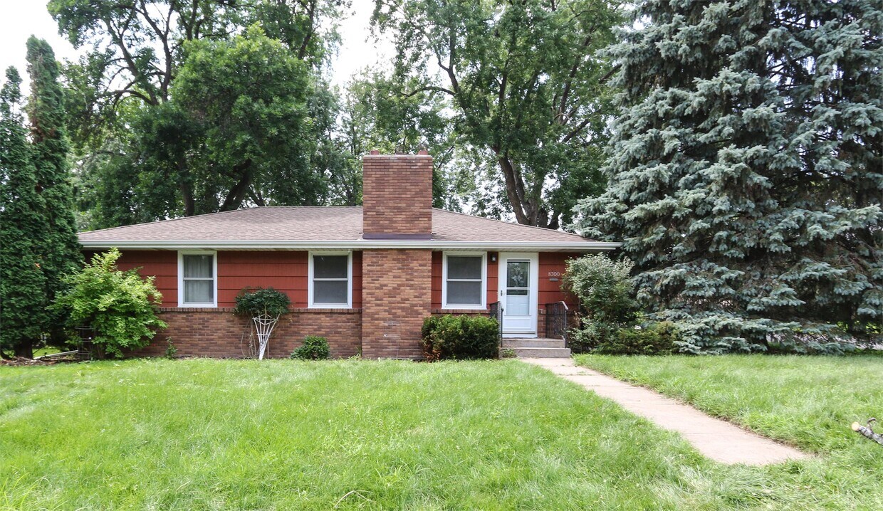 Primary Photo - 8300 Emerson Ave S