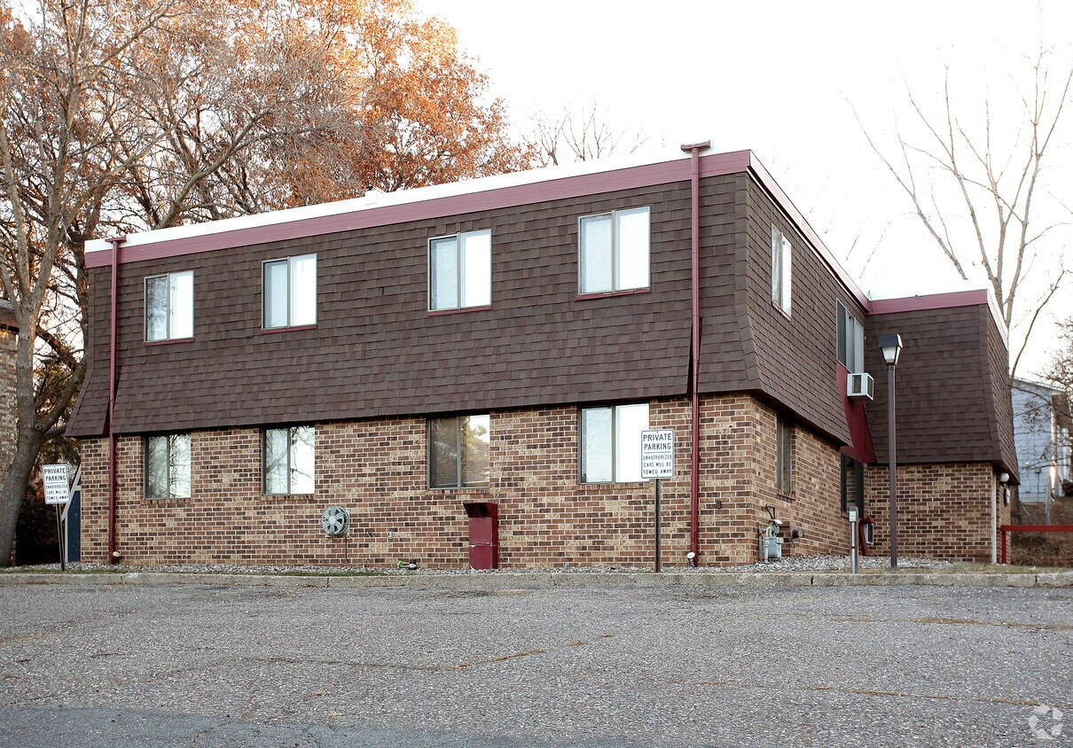 Primary Photo - 1975 Wilson Ave