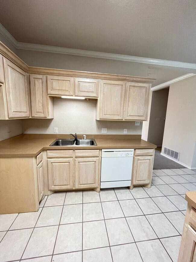 Building Photo - 1503 Glenhaven Dr