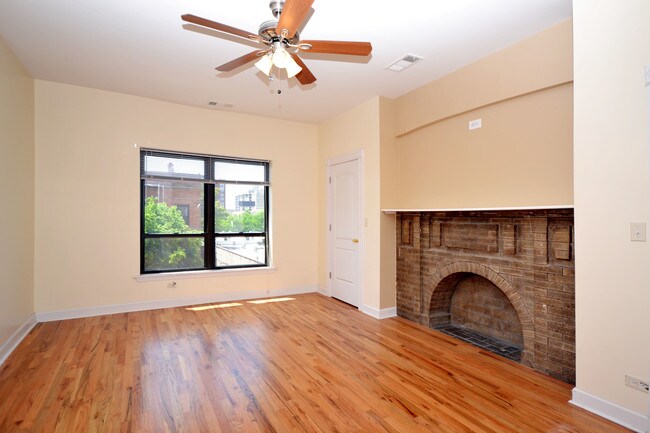 Bedroom 1: 15 x 15 - 940 W Windsor Ave