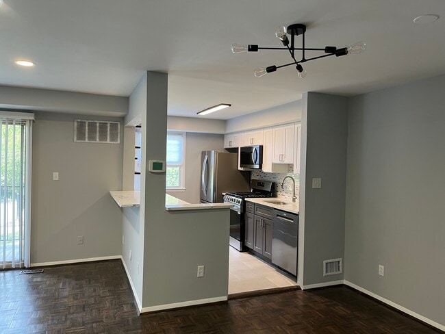 Building Photo - 317 Homeland Southway