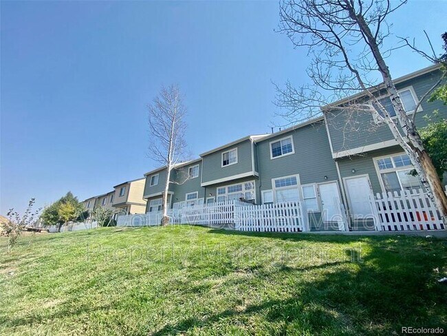 Foto del edificio - 8199 Welby Rd