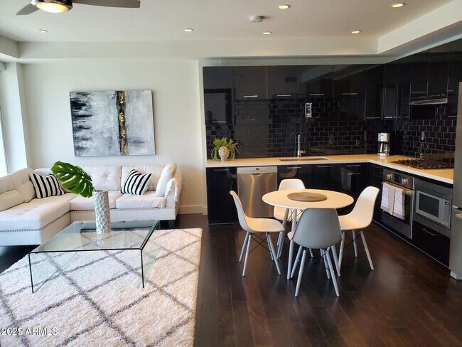 Foto del edificio - 4422 N 75th St