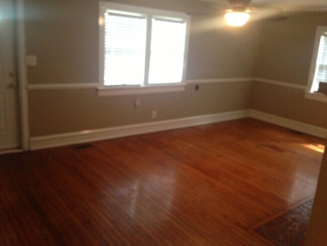 Foto del edificio - 818 E 9th St