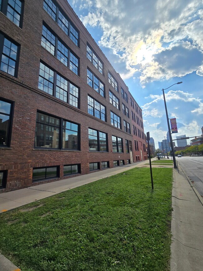 Building Photo - Textile Lofts