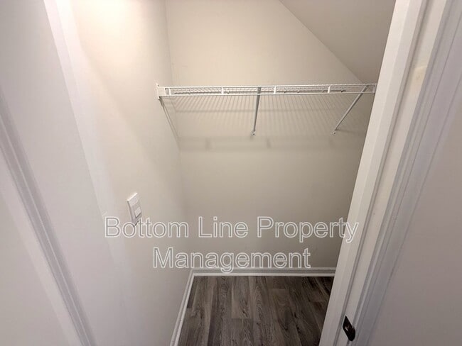 Building Photo - 8109 Murray Br Dr