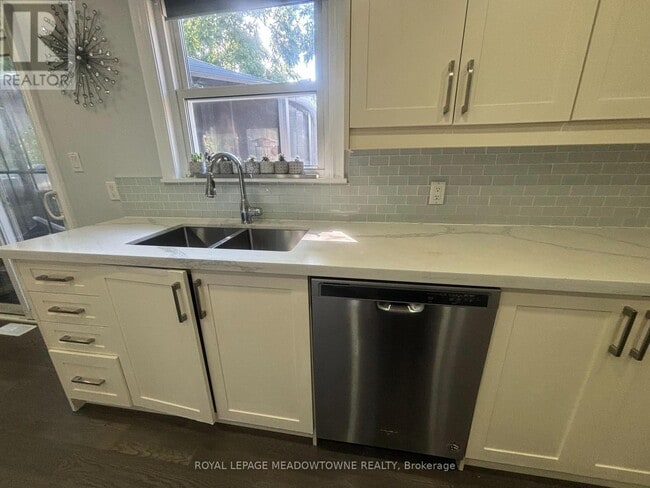 Photo du bâtiment - 1278 Leighland Rd