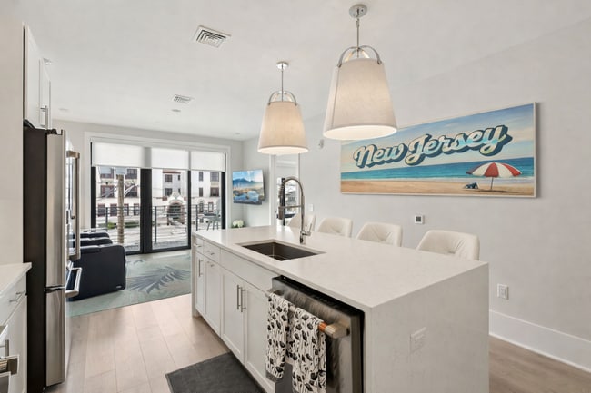 Building Photo - 215 2nd Ave