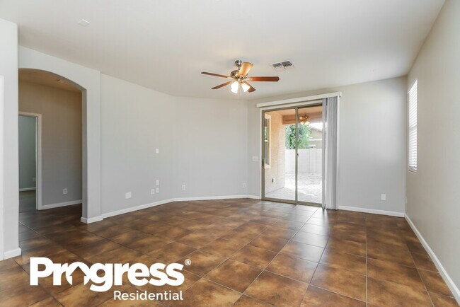 Foto del edificio - 2657 E Clifton Ave