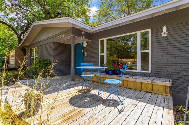Foto del edificio - CONTEMPORARY HOME IN ALAMO HEIGHTS