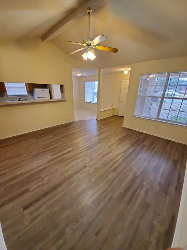 Building Photo - College Station - 3 bedroom / 2 bath - Dup...