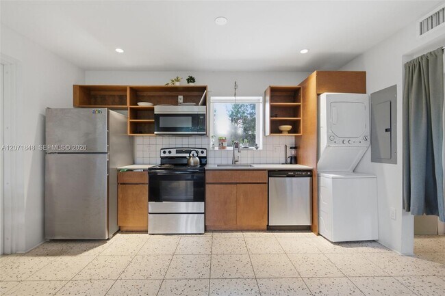 Foto del edificio - 127 NW 74th St