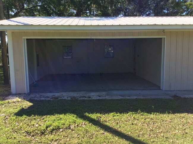 Building Photo - 8047 SW 44th Ave