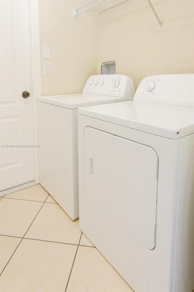 Foto del edificio - 2037 NE 24th Terrace