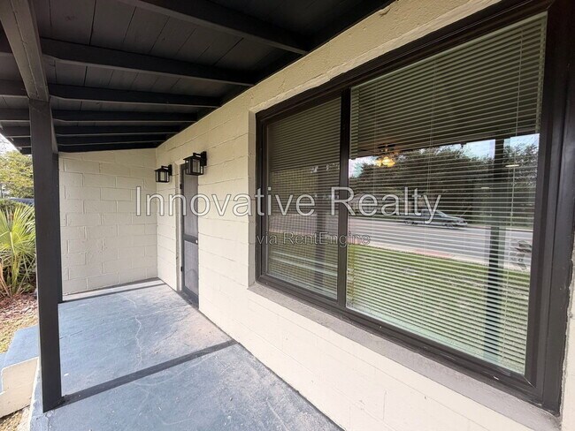 Building Photo - 144 N Park Ave