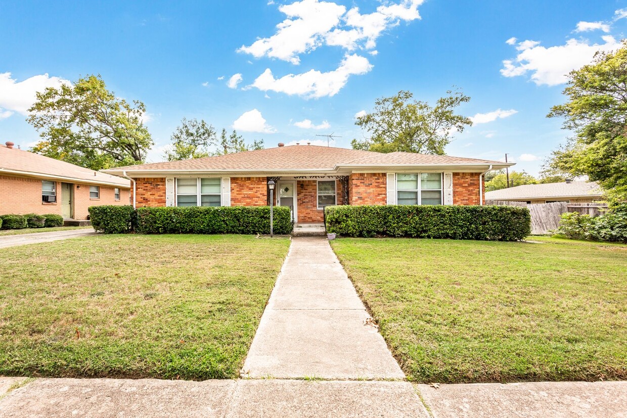 Foto principal - 2/1 Duplex in the Lochwood Neighborhood