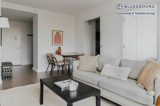 Building Photo - 500 W 56th St