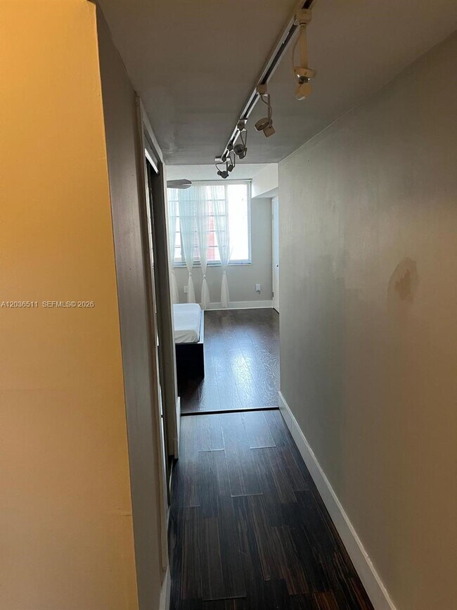Foto del edificio - 1770 NE 191st St