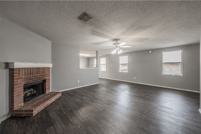 Building Photo - 3327 Clydesdale Dr