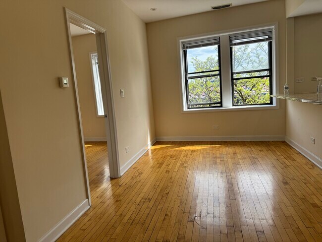 Foto del edificio - 1746 W Estes Ave