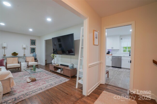 Foto del edificio - 3700 Riverbend Rd