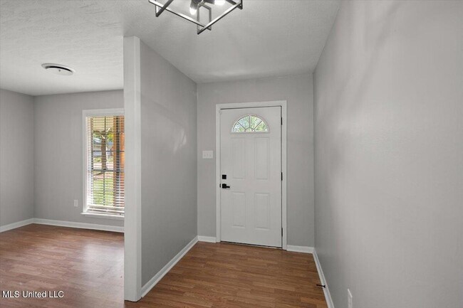 Building Photo - 36 Pebble Hill Dr