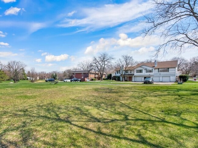 Building Photo - 6S018 Steeple Run Dr