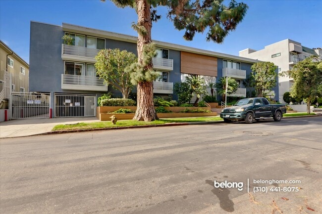 Building Photo - 2223 S Bentley Ave