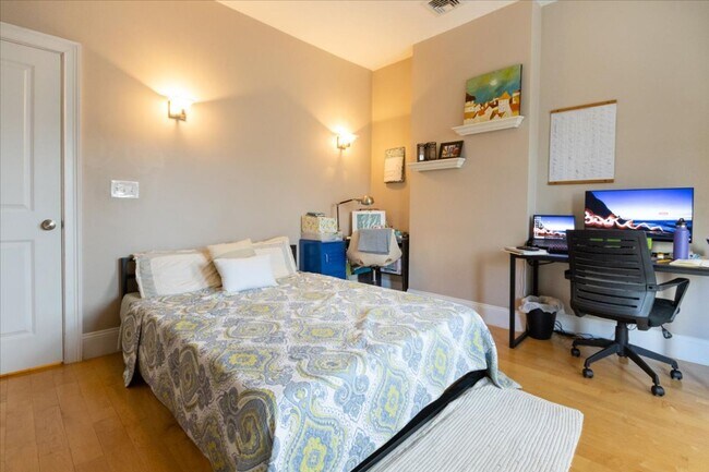 Foto del edificio - 2Br/1.5Bth in a convenient location! Laundry iN UNIT! NO BROKER FEE!