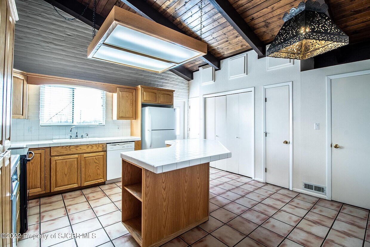 Foto del edificio - 411 San Medina Ave