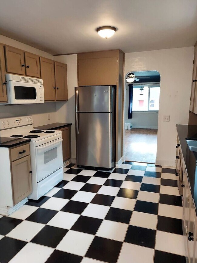 Building Photo - 3 Bedroom Home in Convenient Bremerton Loc...