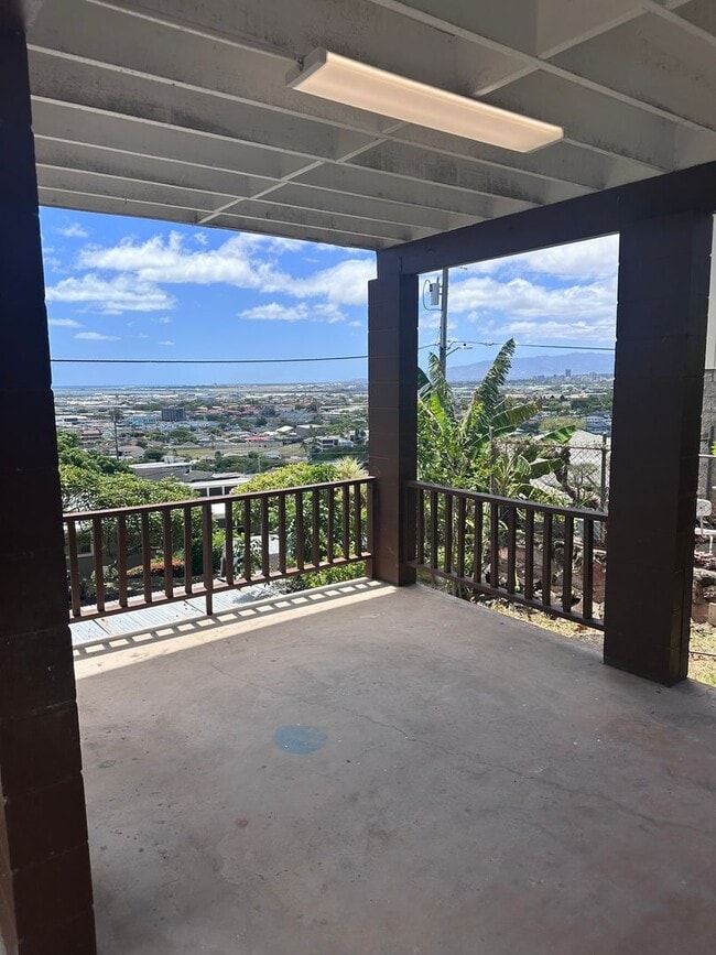 Building Photo - 1701 Skyline Dr