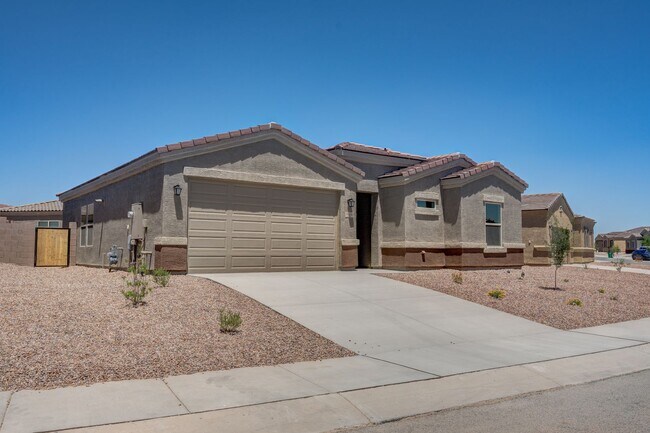 Building Photo - 3 Bedroom 2 Bath