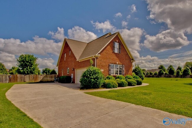 Building Photo - 4905 Saddle Ridge Dr SE