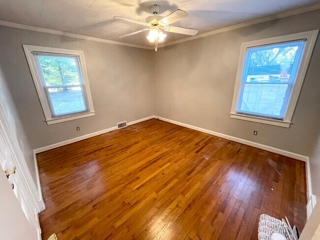 Foto del edificio - 904 Evelyn Ave