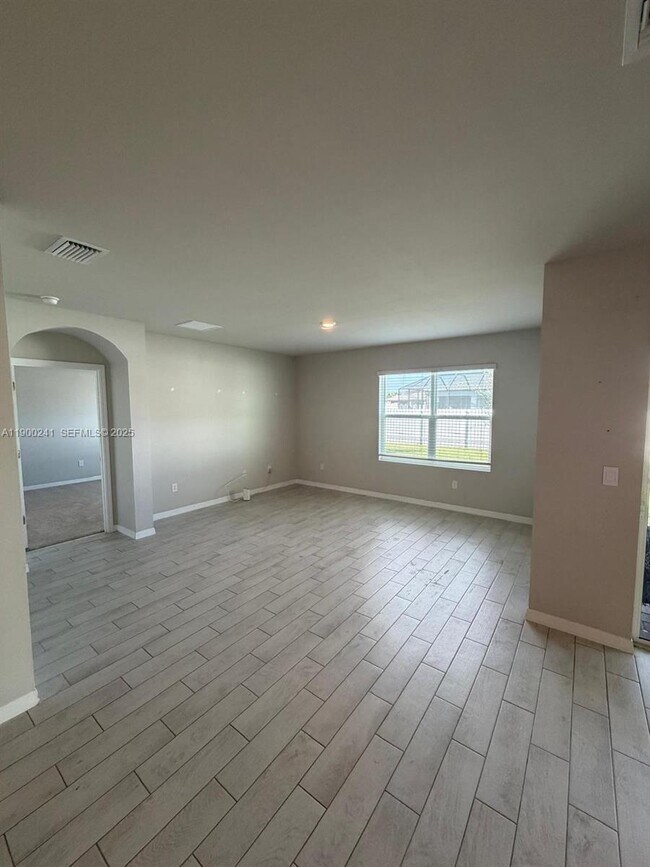 Foto del edificio - 304 El Dorado Blvd S