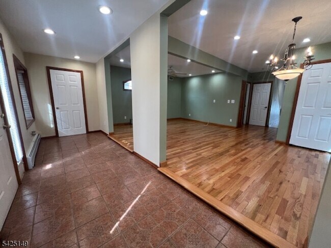 Foto del edificio - 81 S Maple Ave