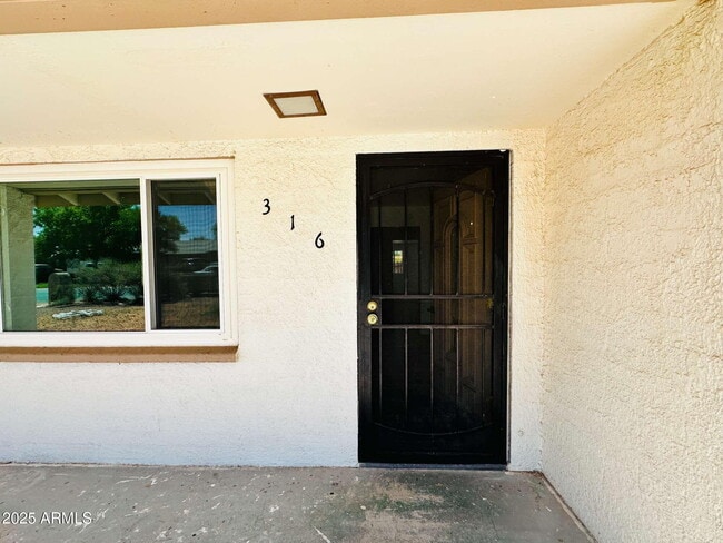 Building Photo - 316 N 84th Pl