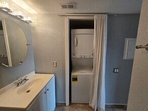 Building Photo - 1860 White Oak Dr