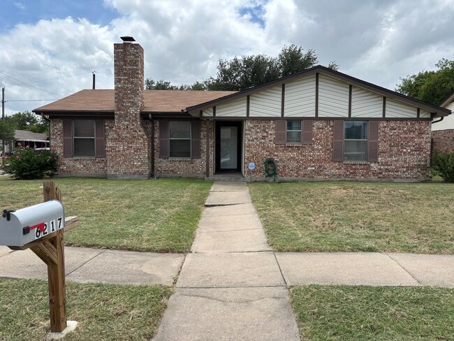 Foto del edificio - 6217 Skylark Ln