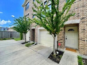 Building Photo - 2710 Hullsmith Dr