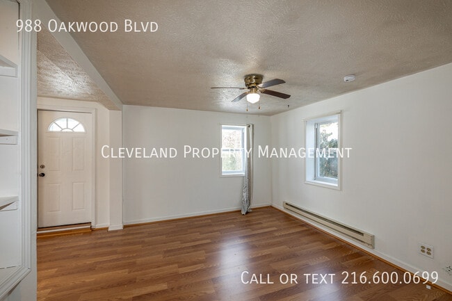 Foto del edificio - 988 Oakwood Blvd