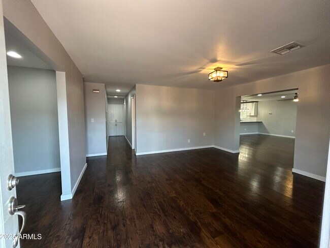 Foto del edificio - 1117 W 9th St