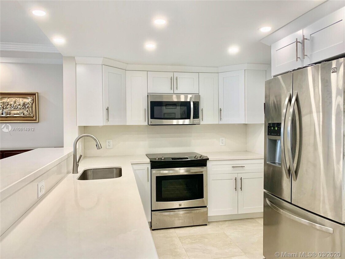 Primary Photo - 3800 S Ocean Dr