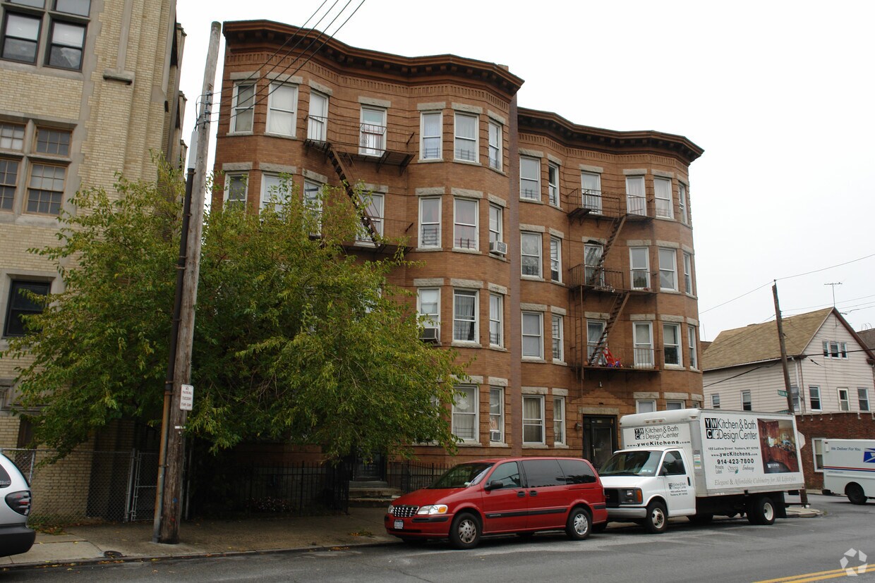 Foto del edificio - 117 Mclean Ave