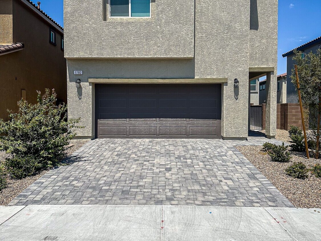 Primary Photo - 4 Bedroom Single Family Home