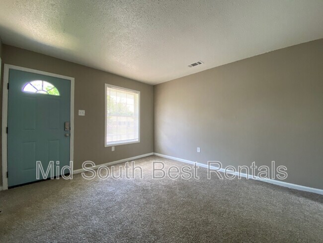 Building Photo - 509 Deerskin Dr
